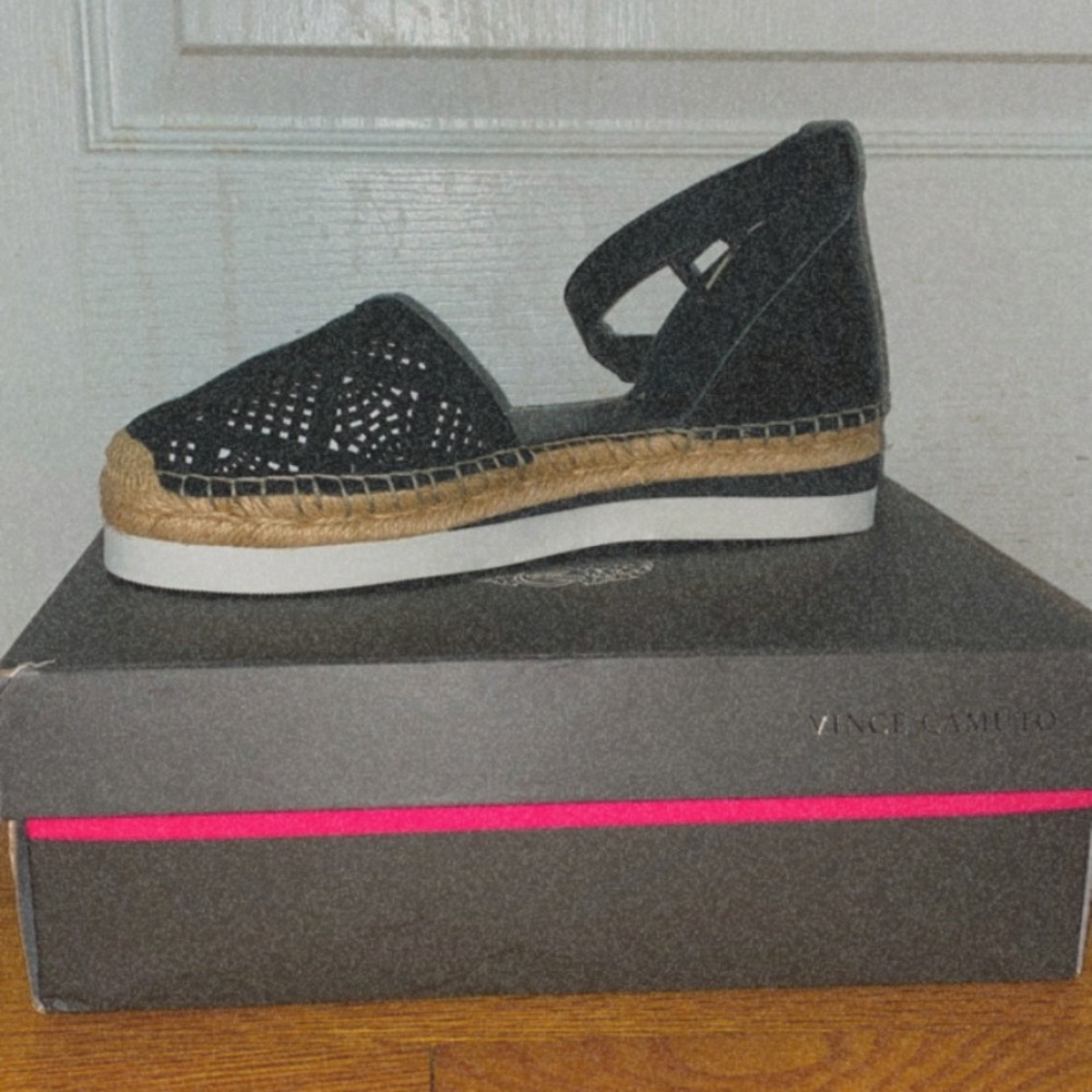 Black wedges